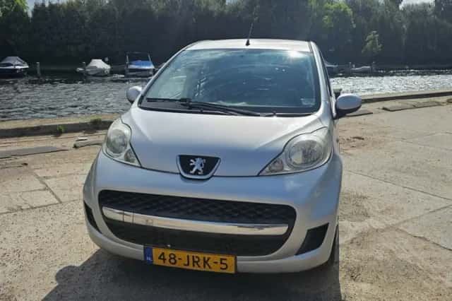 Peugeot 107 (2009) thumbnail 2
