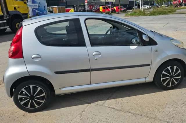 Peugeot 107 (2009) thumbnail 4