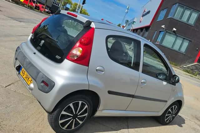 Peugeot 107 (2009) thumbnail 5