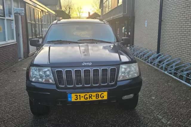 Jeep Grand Cherokee (2001) thumbnail 2