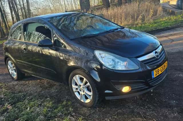 Opel Corsa (2008) thumbnail 3