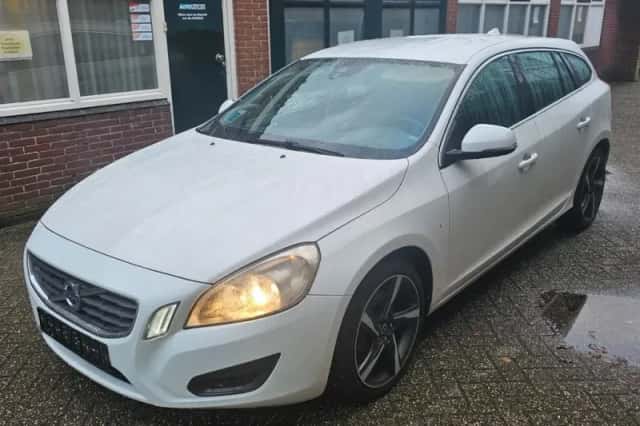 Volvo V60 (2011) thumbnail 1