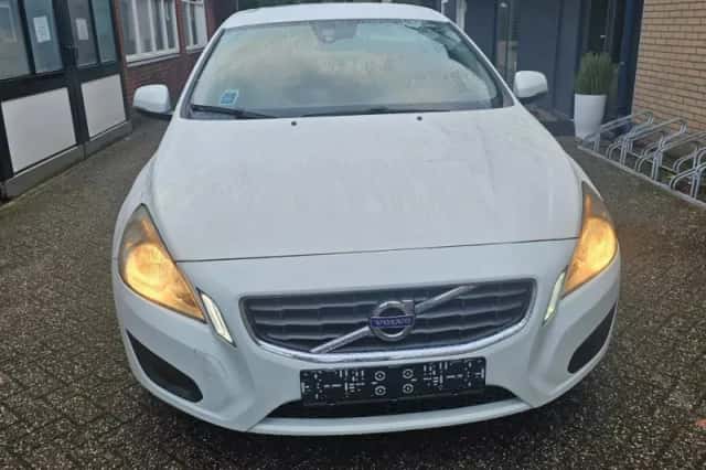 Volvo V60 (2011) thumbnail 2