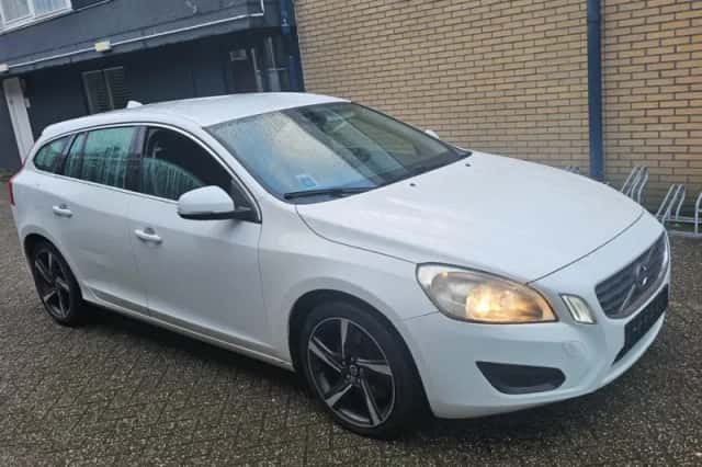 Volvo V60 (2011) thumbnail 4