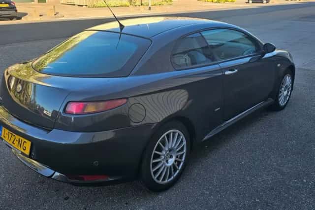 Alfa Romeo GT (2007) thumbnail 5