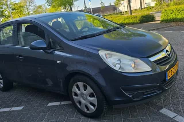 Opel Corsa (2008) thumbnail 3