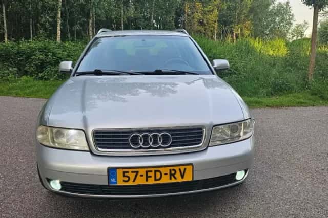 Audi A4 (2000) thumbnail 2