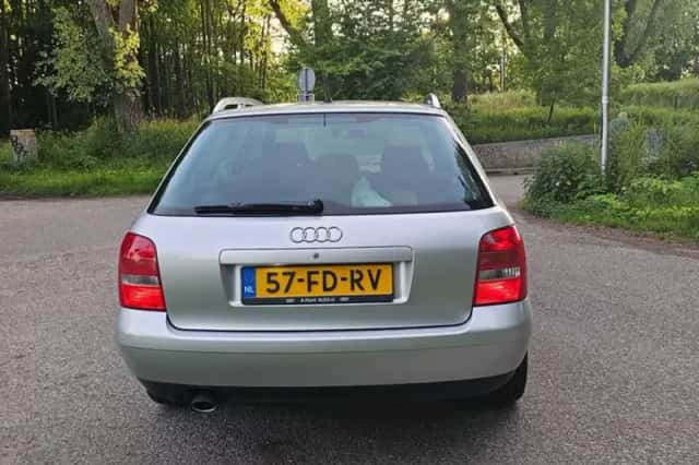 Audi A4 (2000) thumbnail 6