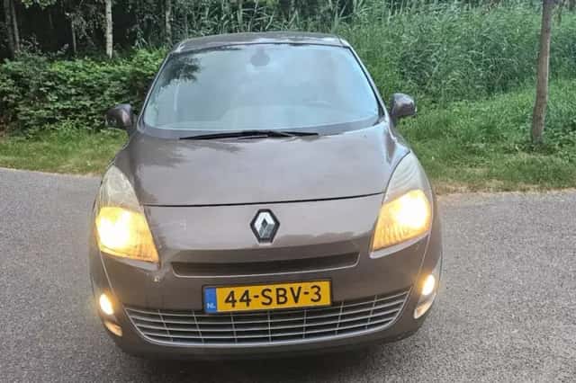 Renault Grand Scénic (2011) thumbnail 2