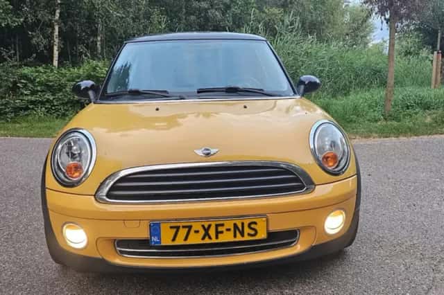 MINI Cooper (2007) thumbnail 2