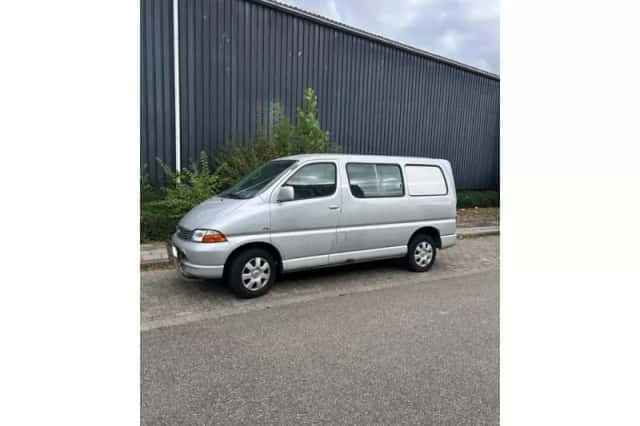 Toyota HiAce (2004) thumbnail 1
