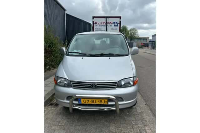 Toyota HiAce (2004) thumbnail 2