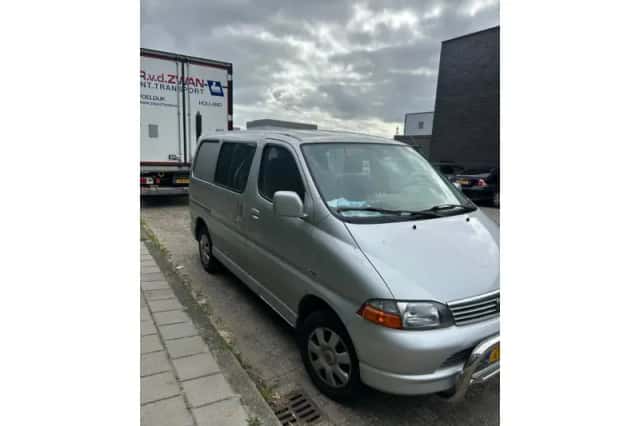 Toyota HiAce (2004) thumbnail 3