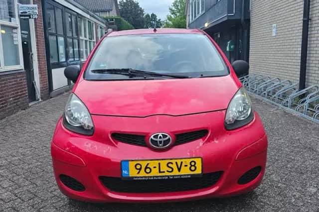 Toyota Aygo (2010) thumbnail 2