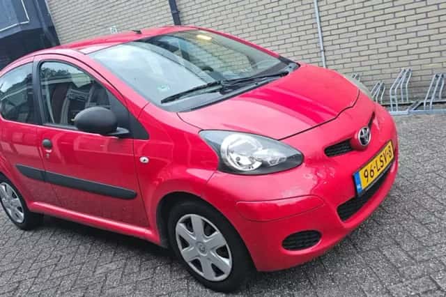Toyota Aygo (2010) thumbnail 3