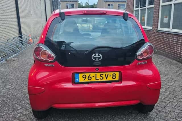 Toyota Aygo (2010) thumbnail 6