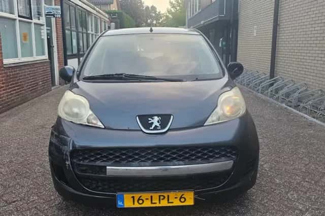Peugeot 107 (2010) thumbnail 2