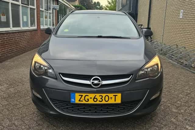 Opel Astra (2015) thumbnail 2