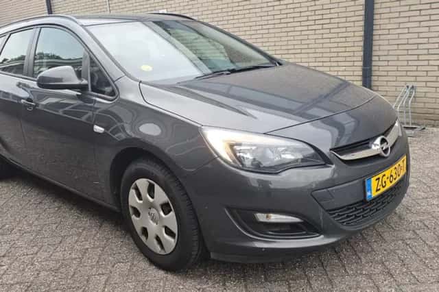 Opel Astra (2015) thumbnail 3