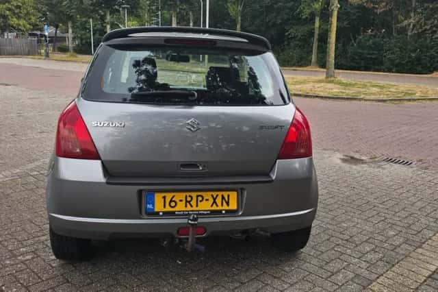 Suzuki Swift (2005) thumbnail 4