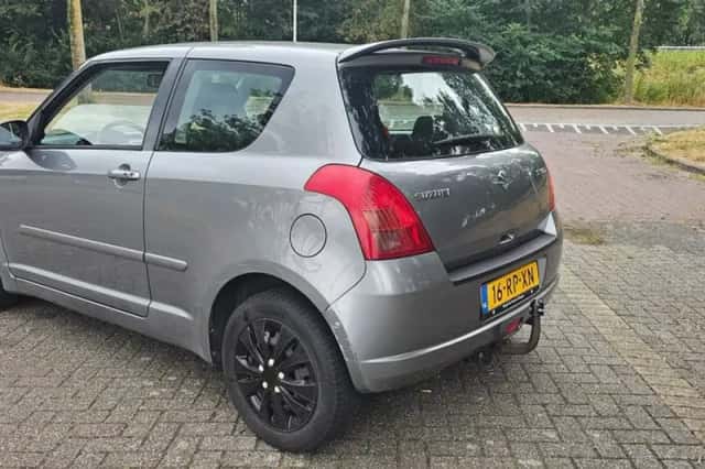 Suzuki Swift (2005) thumbnail 5