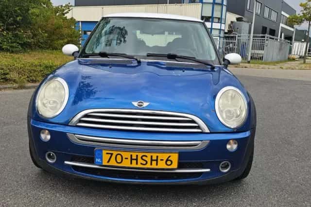 MINI Cooper (2006) thumbnail 2