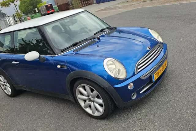 MINI Cooper (2006) thumbnail 3