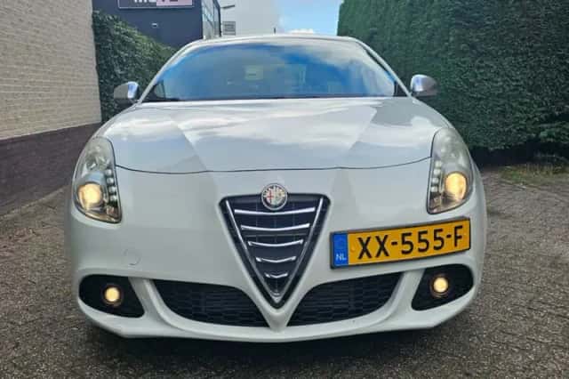Alfa Romeo Giulietta (2011) thumbnail 2