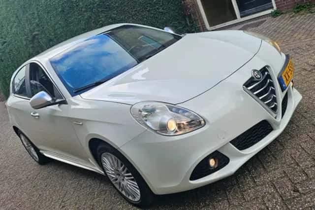 Alfa Romeo Giulietta (2011) thumbnail 3