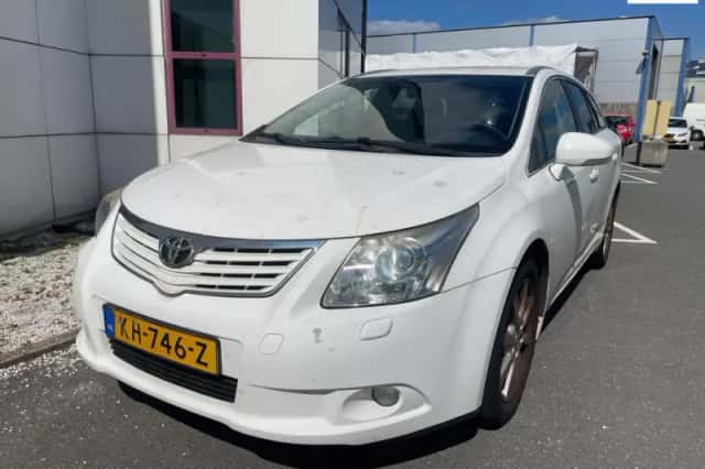Toyota Avensis (2011) thumbnail 1