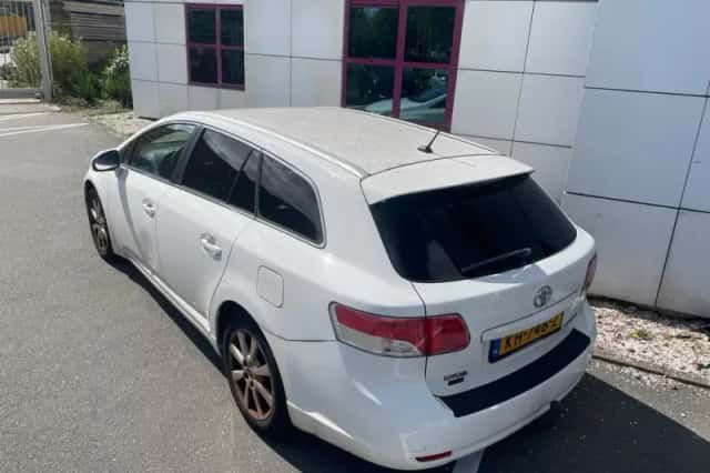 Toyota Avensis (2011) thumbnail 3
