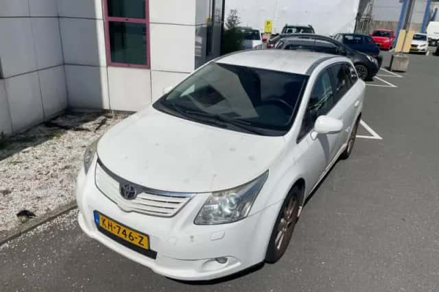 Toyota Avensis (2011) thumbnail 5