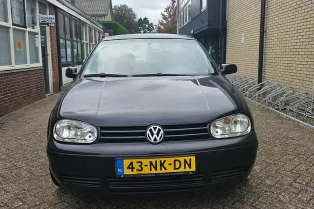 Volkswagen Golf (2003) thumbnail 2