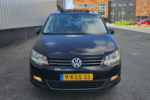 Volkswagen Sharan (2013) thumbnail 2