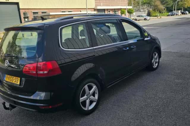 Volkswagen Sharan (2013) thumbnail 5