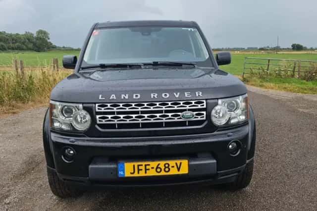 Land Rover Discovery (2011) thumbnail 2