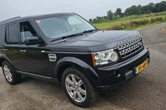 Land Rover Discovery (2011) thumbnail 3