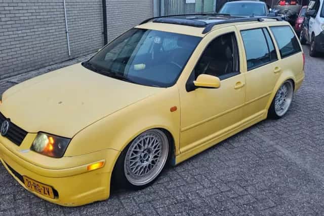 Volkswagen Jetta (2003) thumbnail 1