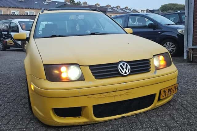 Volkswagen Jetta (2003) thumbnail 2