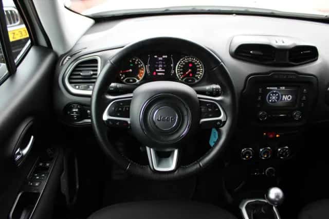 Jeep Renegade (2017) thumbnail 2