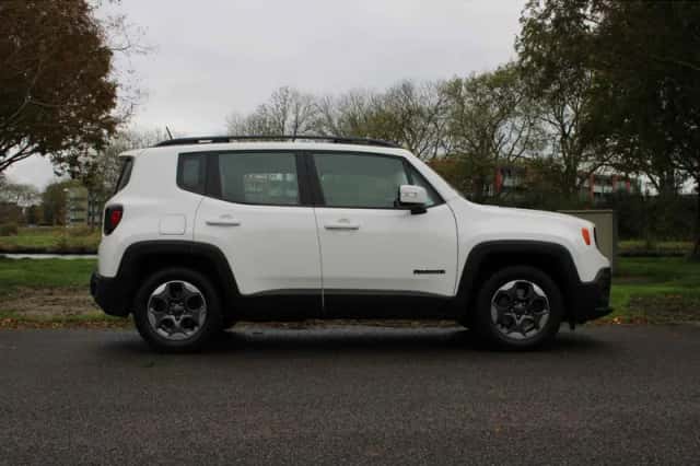Jeep Renegade (2017) thumbnail 3