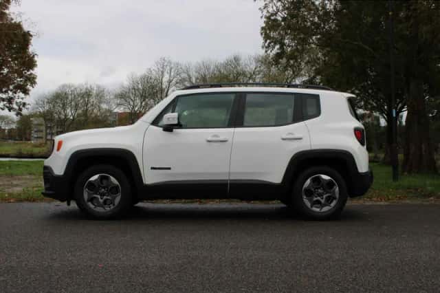 Jeep Renegade (2017) thumbnail 4