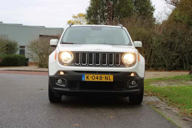 Jeep Renegade (2017) thumbnail 5