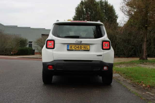 Jeep Renegade (2017) thumbnail 6