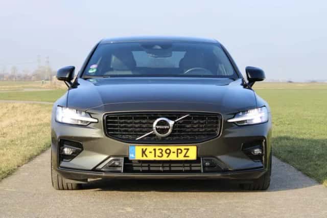 Volvo S60 (2021) thumbnail 4