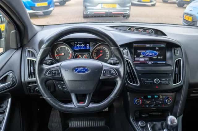 Ford Focus (2015) thumbnail 3