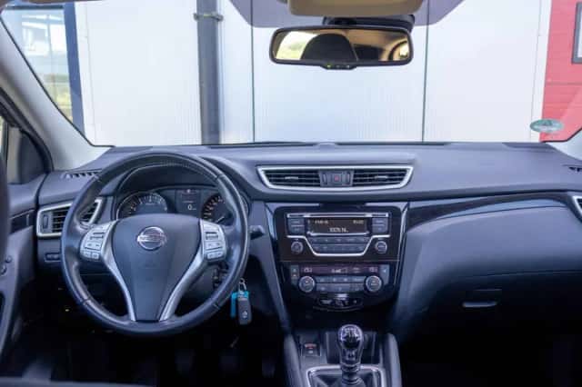 Nissan Qashqai (2015) thumbnail 2