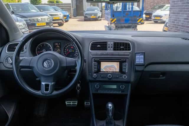 Volkswagen Polo (2011) thumbnail 2
