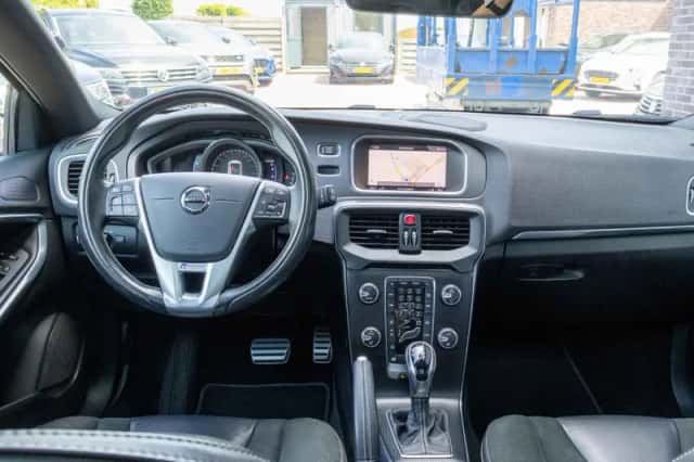 Volvo V40 (2019) thumbnail 2