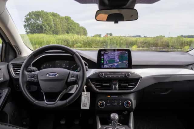 Ford Focus (2022) thumbnail 2